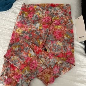 Lululemon leggings- new